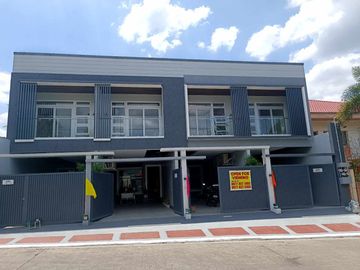 5 BEDROOMS 4 TOILET AND BATH TOWNHOUSE IN COMMONWEALTH AVENUE, QUEZON CITY