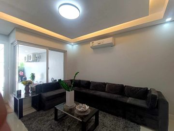 5 BEDROOMS 4 TOILET AND BATH TOWNHOUSE IN COMMONWEALTH AVENUE, QUEZON CITY