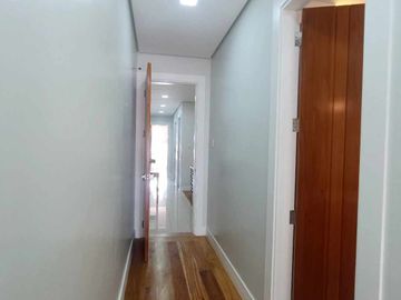 5 BEDROOMS 4 TOILET AND BATH TOWNHOUSE IN COMMONWEALTH AVENUE, QUEZON CITY