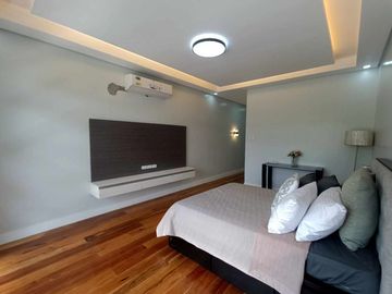 5 BEDROOMS 4 TOILET AND BATH TOWNHOUSE IN COMMONWEALTH AVENUE, QUEZON CITY