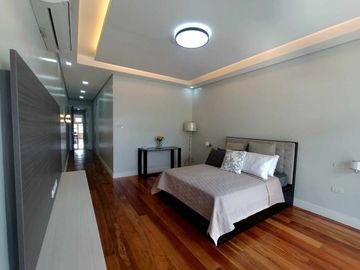 5 BEDROOMS 4 TOILET AND BATH TOWNHOUSE IN COMMONWEALTH AVENUE, QUEZON CITY