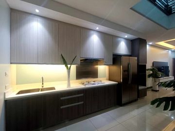 MODERN EXQUISITE TOWNHOUSE FOR SALE!! READY FOR OCCUPANCY!!