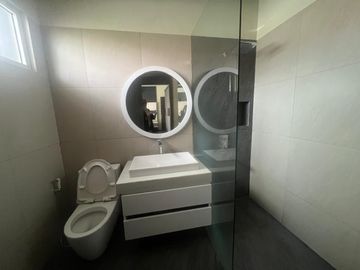 Disewakan Rumah Fully Furnished di Serenia Hills Cluster Regent, Jaksel Rp225 Jt/Thn (Nego)