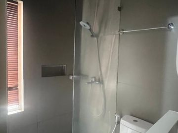 Disewakan Rumah Fully Furnished di Serenia Hills Cluster Regent, Jaksel Rp225 Jt/Thn (Nego)