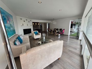🔹 SE ALQUILA EXCLUSIVO DEPARTAMENTO AMOBLADO EN LAS CASUARINAS – SURCO 🔹