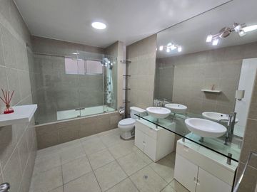 🔹 SE ALQUILA EXCLUSIVO DEPARTAMENTO AMOBLADO EN LAS CASUARINAS – SURCO 🔹
