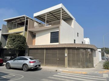Venta de Casa Reserva Cumbres, Seccion Bosques, Monterrey. N.L.