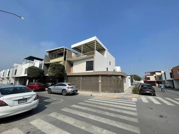 Venta de Casa Reserva Cumbres, Seccion Bosques, Monterrey. N.L.