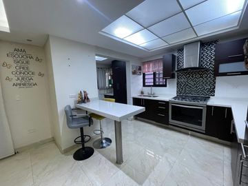 Venta de Casa Reserva Cumbres, Seccion Bosques, Monterrey. N.L.
