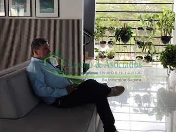 Vendemos hermoso apartamento esquinero y amoblado en Ricaurte.