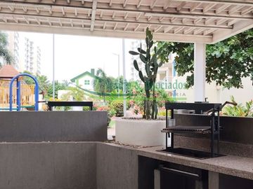 Vendemos hermoso apartamento esquinero y amoblado en Ricaurte.