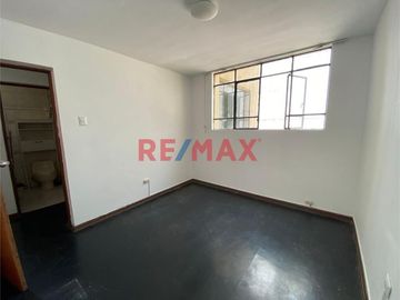 Se Alquila Departamento En Lince