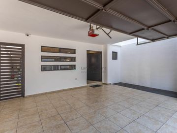 Casa en Venta Cumbres Santa Clara, con 4ta. Habitación en Planta Baja