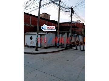 Casa En Esquina De 100M2 En Villa El Salvador Excelente Ubicacion!!