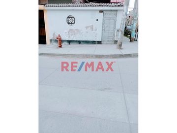 Casa En Esquina De 100M2 En Villa El Salvador Excelente Ubicacion!!