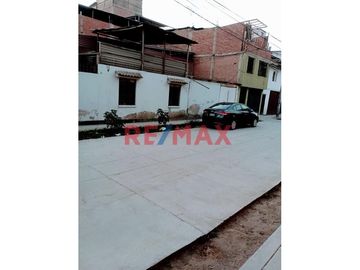 Casa En Esquina De 100M2 En Villa El Salvador Excelente Ubicacion!!