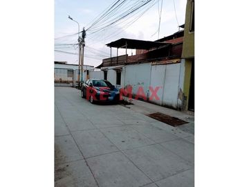 Casa En Esquina De 100M2 En Villa El Salvador Excelente Ubicacion!!