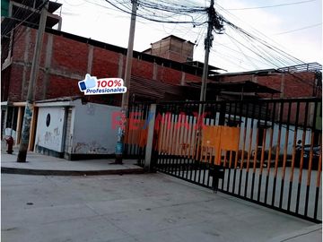 Casa En Esquina De 100M2 En Villa El Salvador Excelente Ubicacion!!