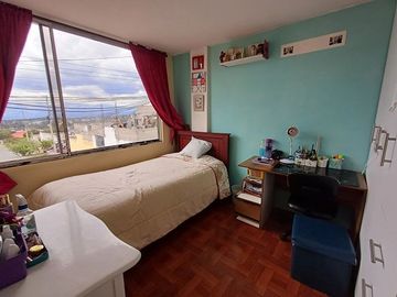 SE VENDE HERMOSA CASA RENTERA DE 3 PLANTAS + SUITE, NORTE DE QUITO - PICHINCHA - ECUADOR