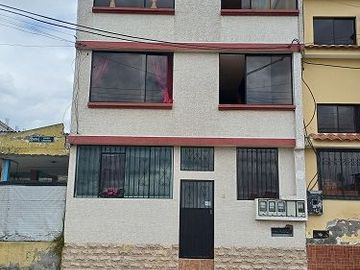 SE VENDE HERMOSA CASA RENTERA DE 3 PLANTAS + SUITE, NORTE DE QUITO - PICHINCHA - ECUADOR