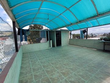 SE VENDE HERMOSA CASA RENTERA DE 3 PLANTAS + SUITE, NORTE DE QUITO - PICHINCHA - ECUADOR