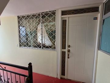 SE VENDE HERMOSA CASA RENTERA DE 3 PLANTAS + SUITE, NORTE DE QUITO - PICHINCHA - ECUADOR