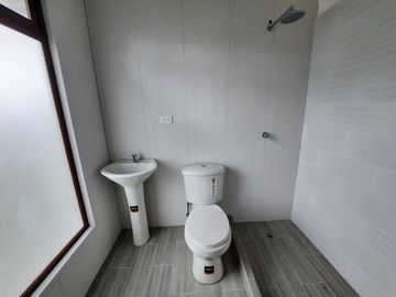 SE VENDE HERMOSAS CASAS POR ESTRENAR DE DOS PLANTAS DE 85 M2. DE CONSTRUCCIÓN QUININDE – ESMERALDAS – ECUADOR