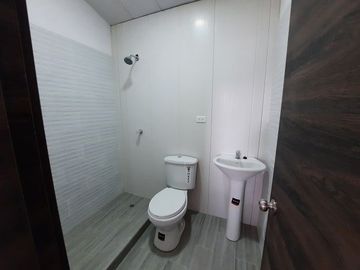 SE VENDE HERMOSAS CASAS POR ESTRENAR DE DOS PLANTAS DE 85 M2. DE CONSTRUCCIÓN QUININDE – ESMERALDAS – ECUADOR