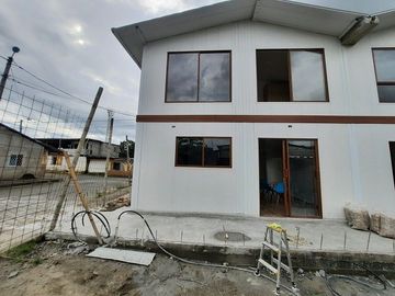SE VENDE HERMOSAS CASAS POR ESTRENAR DE DOS PLANTAS DE 85 M2. DE CONSTRUCCIÓN QUININDE – ESMERALDAS – ECUADOR
