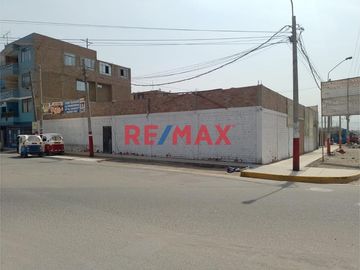 Terreno Frente De Alameda De Santa Rosa En Esquina 560.40M²