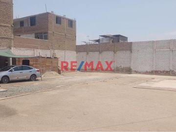 Terreno Frente De Alameda De Santa Rosa En Esquina 560.40M²