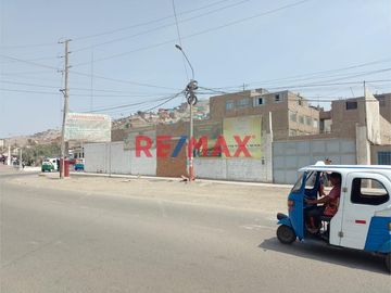 Terreno Frente De Alameda De Santa Rosa En Esquina 560.40M²