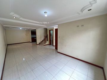 CASA EN VENTA SECTOR COLEGIO BORJA CUENCA-ECUADOR