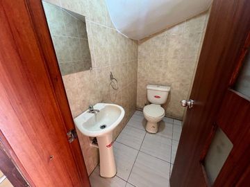 CASA EN VENTA SECTOR COLEGIO BORJA CUENCA-ECUADOR