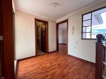 CASA EN VENTA SECTOR COLEGIO BORJA CUENCA-ECUADOR