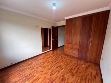 CASA EN VENTA SECTOR COLEGIO BORJA CUENCA-ECUADOR
