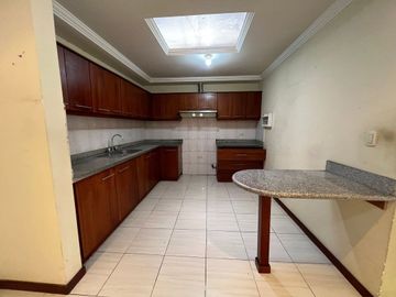 CASA EN VENTA SECTOR COLEGIO BORJA CUENCA-ECUADOR