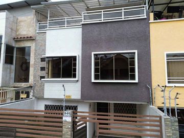 CASA EN VENTA SECTOR COLEGIO BORJA CUENCA-ECUADOR