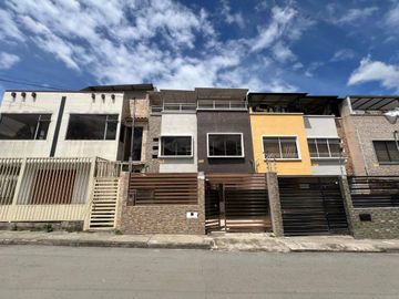 CASA EN VENTA SECTOR COLEGIO BORJA CUENCA-ECUADOR