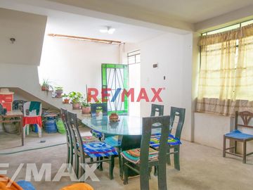 Vendo Casa En Esquina A Media Cuadra Del Parque Puente Piedra 95M2