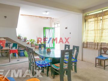 Vendo Casa En Esquina A Media Cuadra Del Parque Puente Piedra 95M2