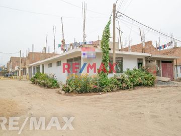 Vendo Casa En Esquina A Media Cuadra Del Parque Puente Piedra 95M2