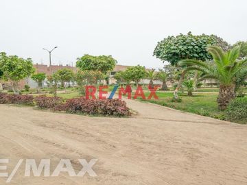 Vendo Casa En Esquina A Media Cuadra Del Parque Puente Piedra 95M2