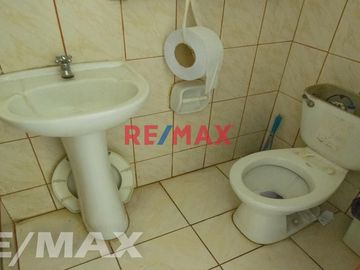 Vendo Casa En Esquina A Media Cuadra Del Parque Puente Piedra 95M2