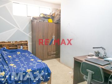 Vendo Casa En Esquina A Media Cuadra Del Parque Puente Piedra 95M2