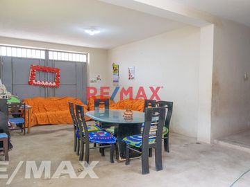 Vendo Casa En Esquina A Media Cuadra Del Parque Puente Piedra 95M2