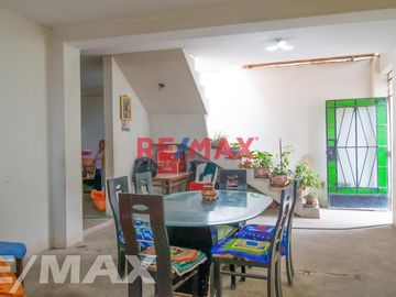 Vendo Casa En Esquina A Media Cuadra Del Parque Puente Piedra 95M2