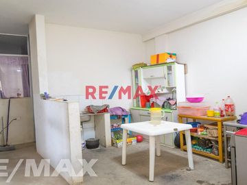 Vendo Casa En Esquina A Media Cuadra Del Parque Puente Piedra 95M2