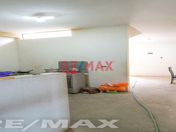 Vendo Casa En Esquina A Media Cuadra Del Parque Puente Piedra 95M2