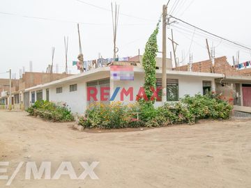 Vendo Casa En Esquina A Media Cuadra Del Parque Puente Piedra 95M2